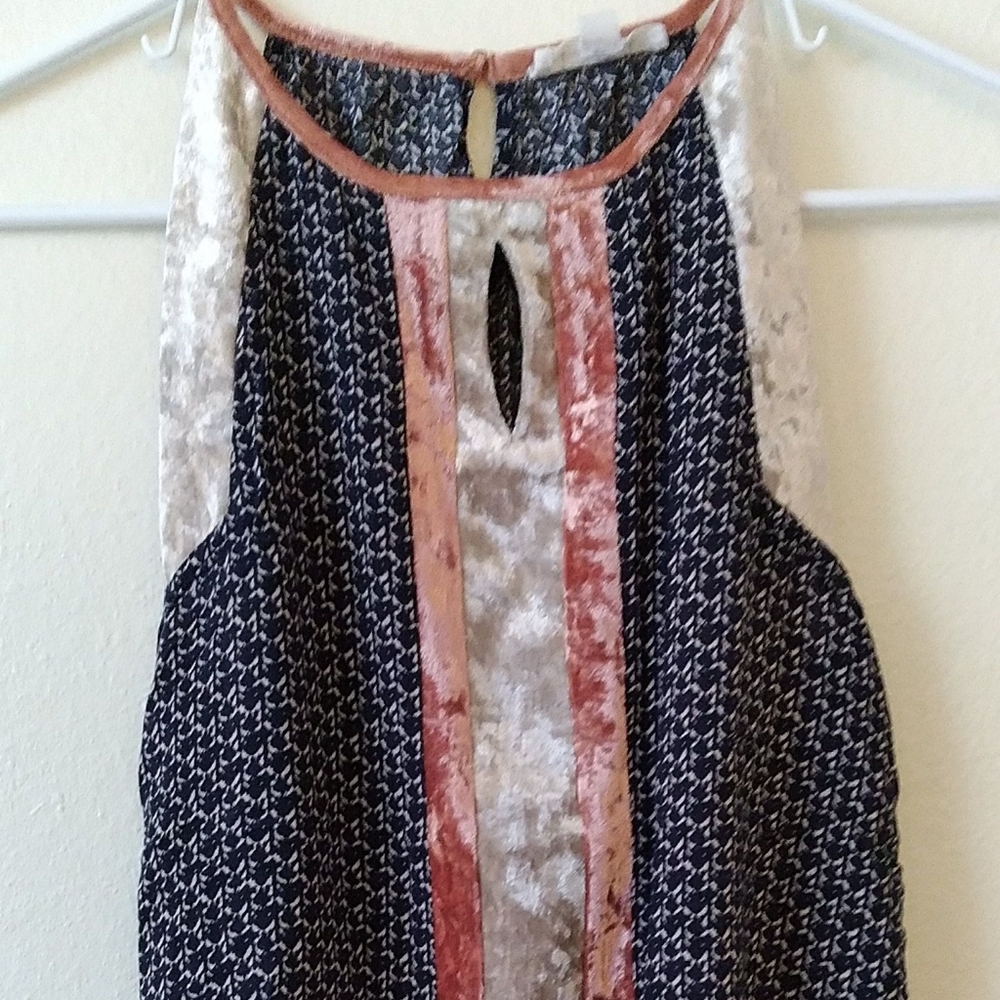 Velvet detail top